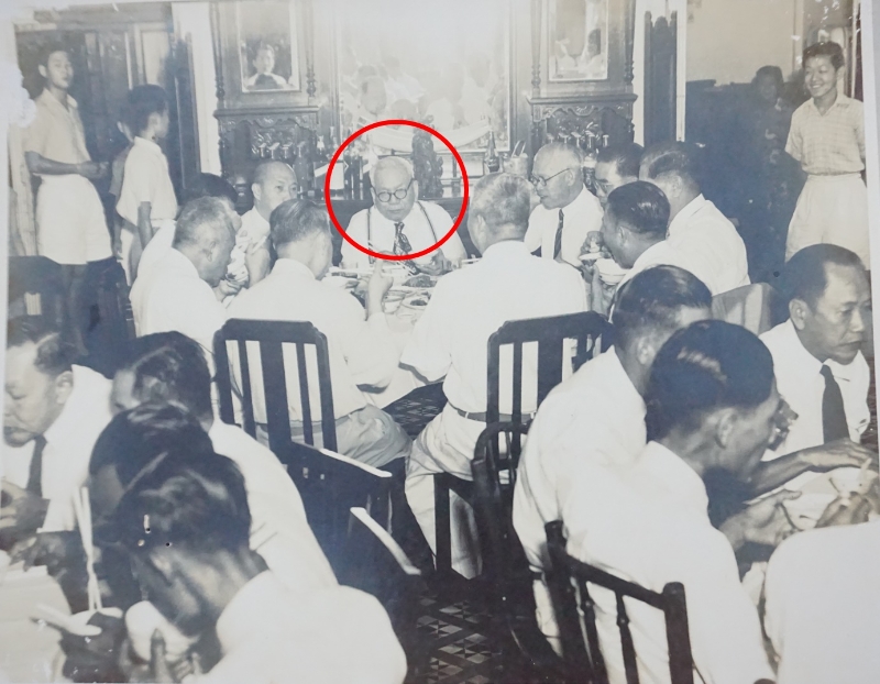 当年胡文虎（红圈者）在丘乔的住家与众领导商讨复办霹雳客属公会的事宜。