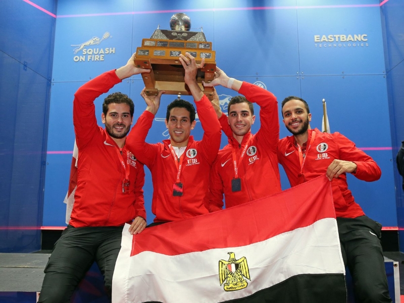 “壁球王国”埃及在世界壁球男团赛战无不克，最终在决赛再度力压英格兰达成2连冠，同时也是队史第5冠。（照片来源：世界壁球男团赛推特）