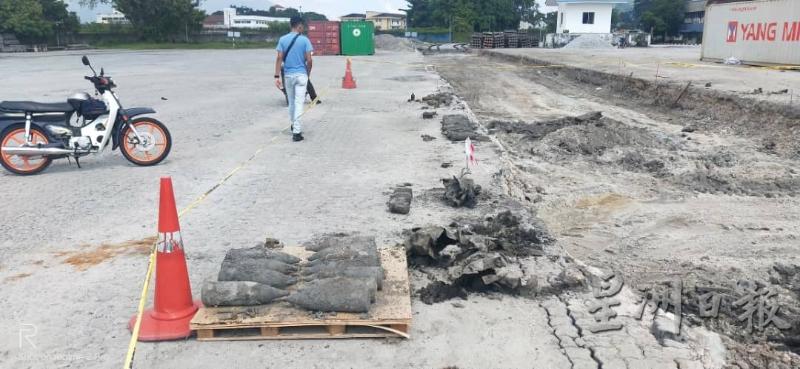 目前怡保内陆港口正进行着挖掘土地工程，以建造新铁路。