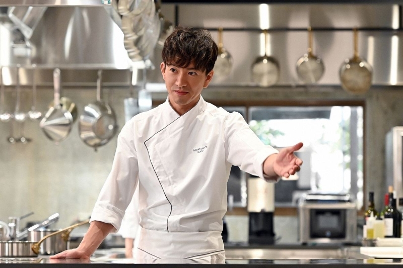 木村拓哉坚持在拍摄《天才主厨餐厅》时亲自上阵，剧中出现的料理桥段皆不假他人之手。