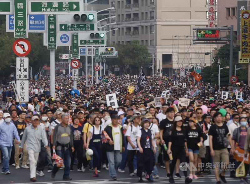 中央社所拍摄的照片被质疑造假，但该社随即发表声明反驳。（照片取自中央社）