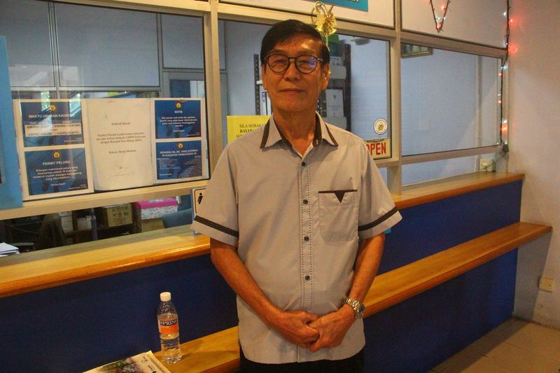 伦乐县社区领袖鲁胜利:早期的华小学生主要来源是华裔子弟,而现在因为土著生意识到学习中文多一种语言的优势,许多土著家长都会把孩子送往华小就读,帮助华小解决学生来源不足的问题。 伦乐县社区领袖鲁胜利:早期的华小学生主要来源是华裔子弟,而现在因为土著生意识到学习中文多一种语言的优势,许多土著家长都会把孩子送往华小就读,帮助华小解决学生来源不足的问题。