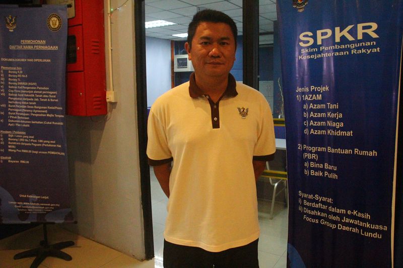 伦乐中华公学校董秘书陈健明:伦乐中华公学的软硬体设施在校董与校方的良好配合下,都逐渐获得改善,以尽大家所能,提供学生良好的教育环境与教材。
伦乐中华公学校董秘书陈健明:伦乐中华公学的软硬体设施在校董与校方的良好配合下,都逐渐获得改善,以尽大家所能,提供学生良好的教育环境与教材。