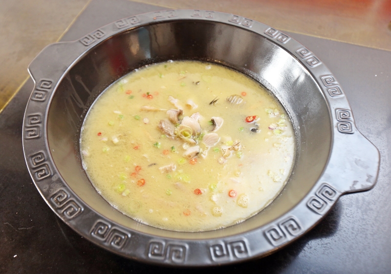 肥肠鱼汤锅（39令吉90仙，适2人享用）肥肠鱼是四川著名的地方特色菜肴，非常适合烹煮火锅汤底，色香味俱全，让汤的口感更俱鲜味。
