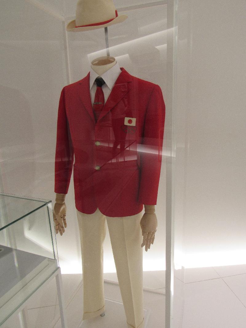 日本代表团在奥运会时的服饰。