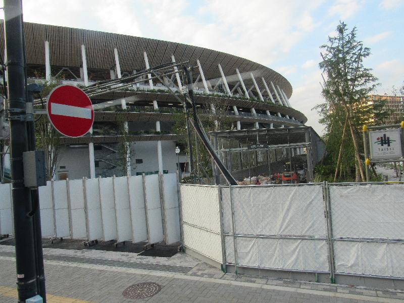 用以举办开幕及闭幕仪式的东京奥运会主场馆——新国立竞技场目前仍在进行翻修。