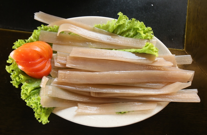 宽粉（7令吉90仙，适2人享用）宽粉是中国人吃火锅必点的餐点，浸泡在汤锅直到呈现透明状即可享用，在咀嚼的时候带有弹性。