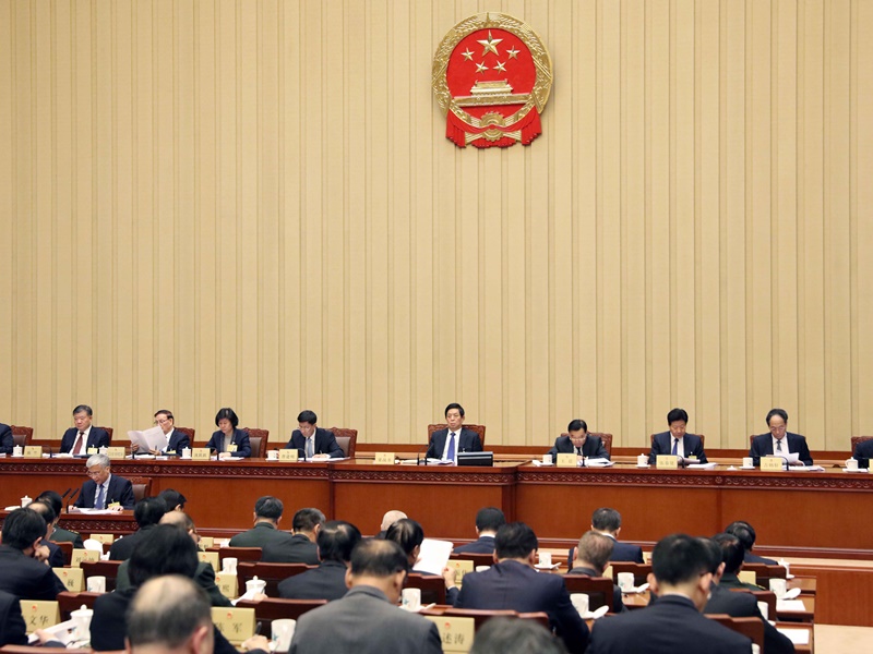 十三届全国人大常委会第十五次会议在北京举行会议。（新华社照片）
