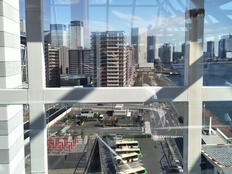 日本政府为选手村建设观望台，以在奥运会及残奥会结束后将选手村作为住宅社区出售时，买家们能通过观望台俯瞰住宅区周边的景色。