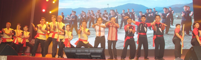 峇株永春会馆白鹤拳学员呈献精采表演。