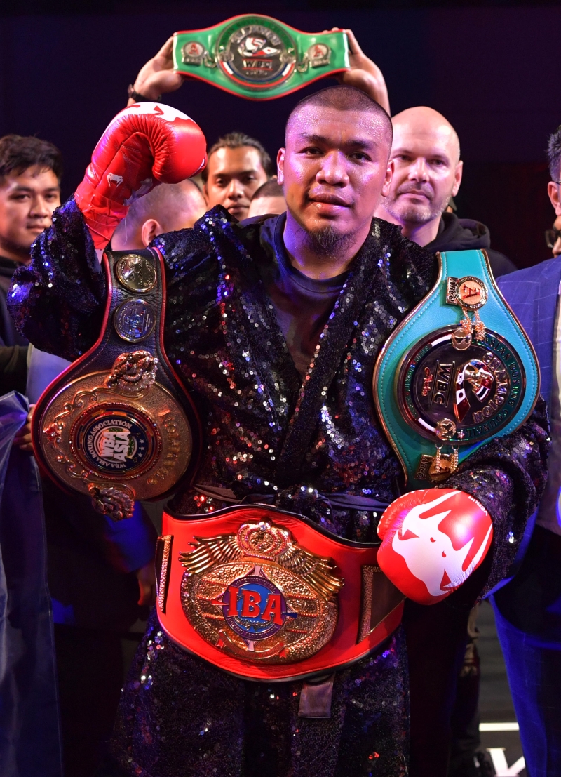 莫哈末法克汉于2019年柔佛国际拳击锦标赛中击倒恩东巴，荣获国际拳击联合会（IBF）洲际金腰带，为其个人第3个金腰带殊荣。（马新社照片）