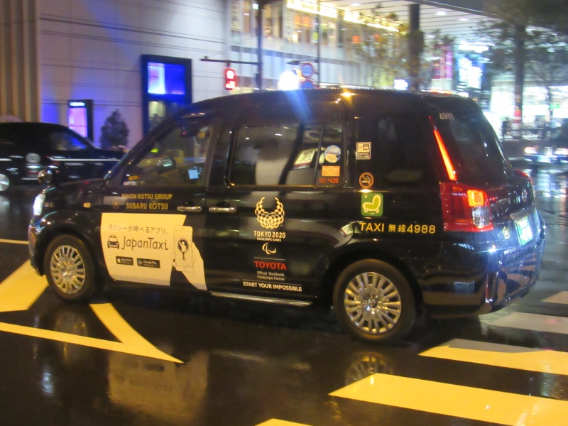东京部份出租车的车身印有东京奥运会及残奥会的标志。