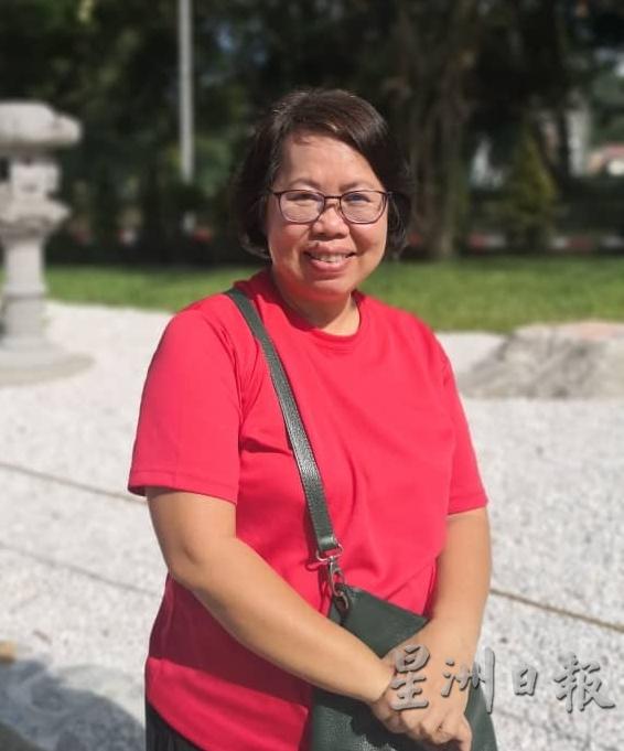 张宝云是一名中学华文老师，那些年她都会在作文习题中与学生讨论2020年宏愿的相关话题。