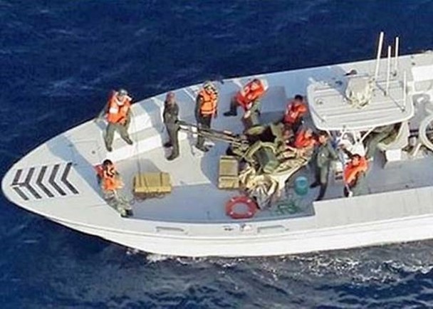 伊朗革命衞队再截获一艘涉走私燃油的船。（图：互联网）