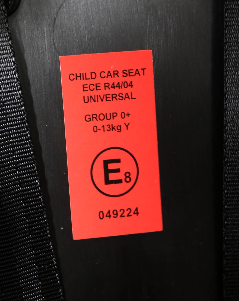 绝大部分市面上的儿童安全座椅拥有欧洲ECE认证，而有关标准由联合国法规设定。