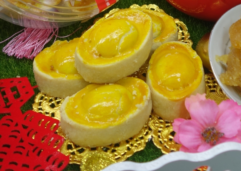 华人非常注重传统习俗，将凤梨酥的形状做成元宝，意头更加美好吉祥。