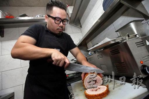 累积了10年西餐厨艺的刘杰琦，如今在餐厅做的是无国界料理。