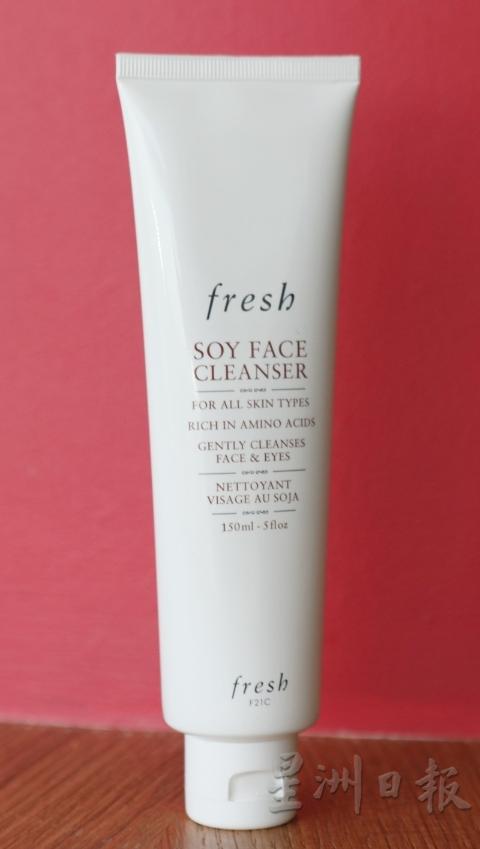 fresh Soy Face Cleanser 大豆精萃卸妆洁颜凝露 
附含大豆精萃、黄瓜等成分，具有镇静、舒缓的功效，泡沫并不多，因此也不会令肌肤感觉干燥、紧蹦，用后肌肤会更水嫩。