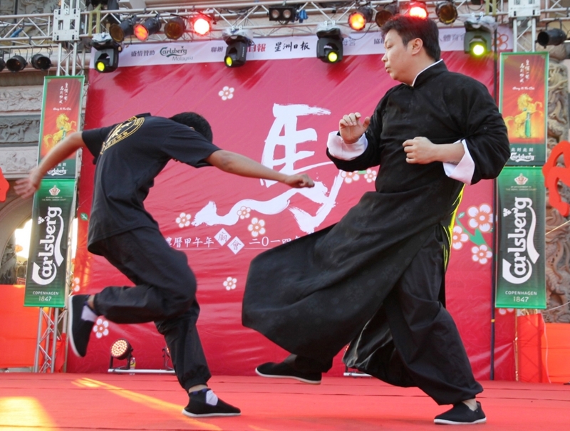 梅展松希望通过庙会表演，推广咏春拳法。