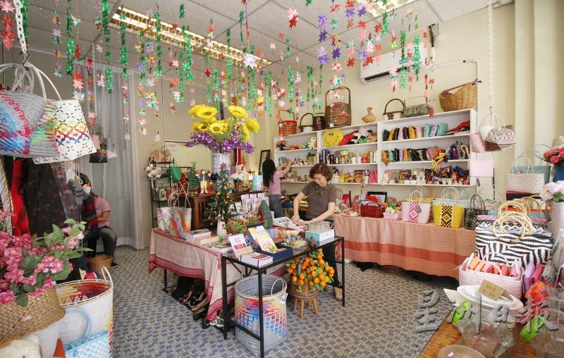 除了推行百万星星计划，霹雳妇女协会也开设了二手商店，以筹募经费协助有需要的人。