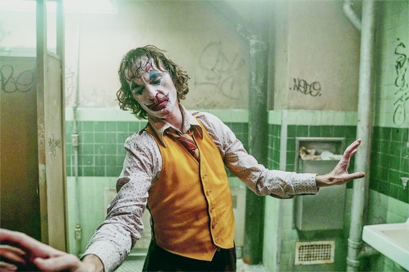 瓦昆费尼斯主演的《小丑》提名英国奥斯卡11奖，气势如虹。