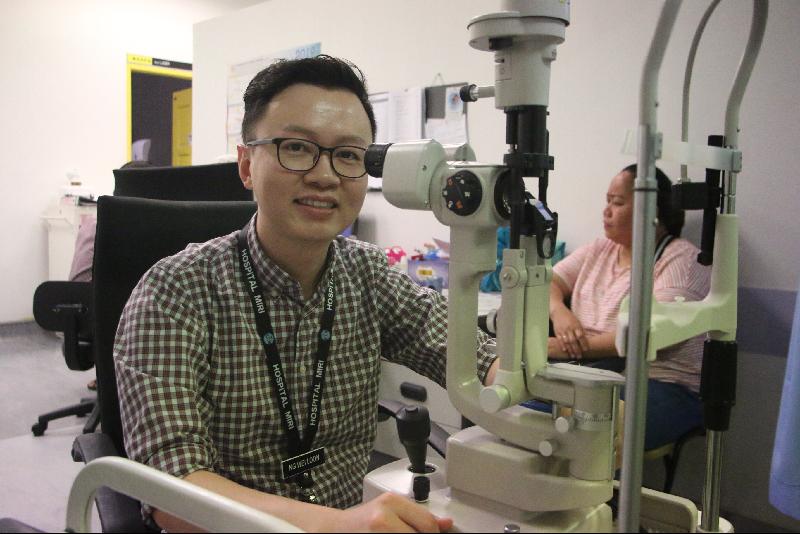 眼科专科医生黄伟伦：白内障手术是安全且无痛。