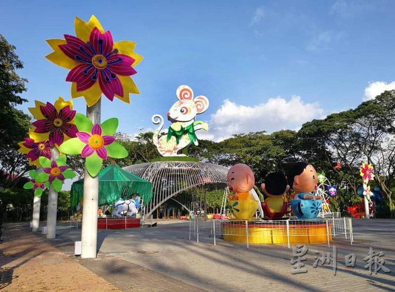 竖立在花灯区中央的“大花鼠”，是今年游客必拍的“主角”。