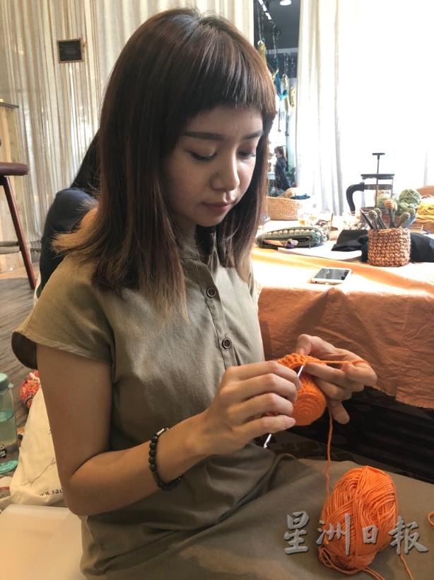 刘莘滢：编织品的从零到有让她觉得非常神奇，由此被深深吸引。