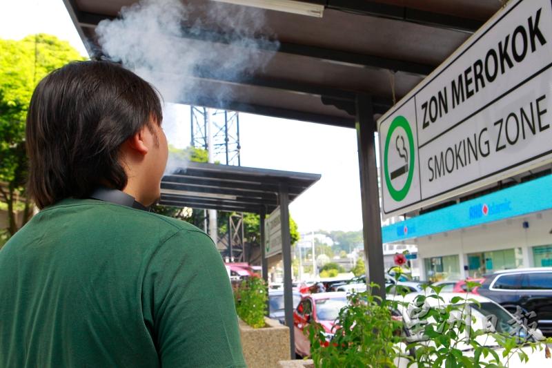 虽然部分烟民已逐步戒烟，不过还是对政府出资建造吸烟区感到满意。