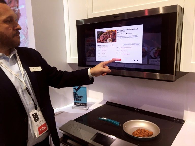 Jeremy Miller of GE Appliances shows a smart hub using artificial intelligence to help consumers with meal planning and preparation. Photo courtesy: AFP
