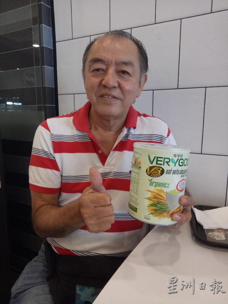 张先生表示喝後健康改善,大力推荐维绿谷健康饮料。 张先生表示喝後健康改善,大力推荐维绿谷健康饮料。