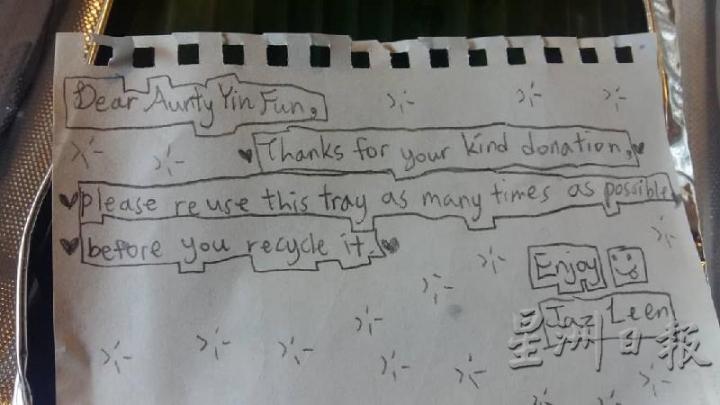 爱心燕菜上，Jaz还亲手写了字条，叮咛买家吃完后重复使用托盘，等到不能用时才送去回收。（图片：Clytia）