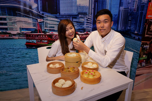 美食展品突出香港特色，带来许多惊喜。