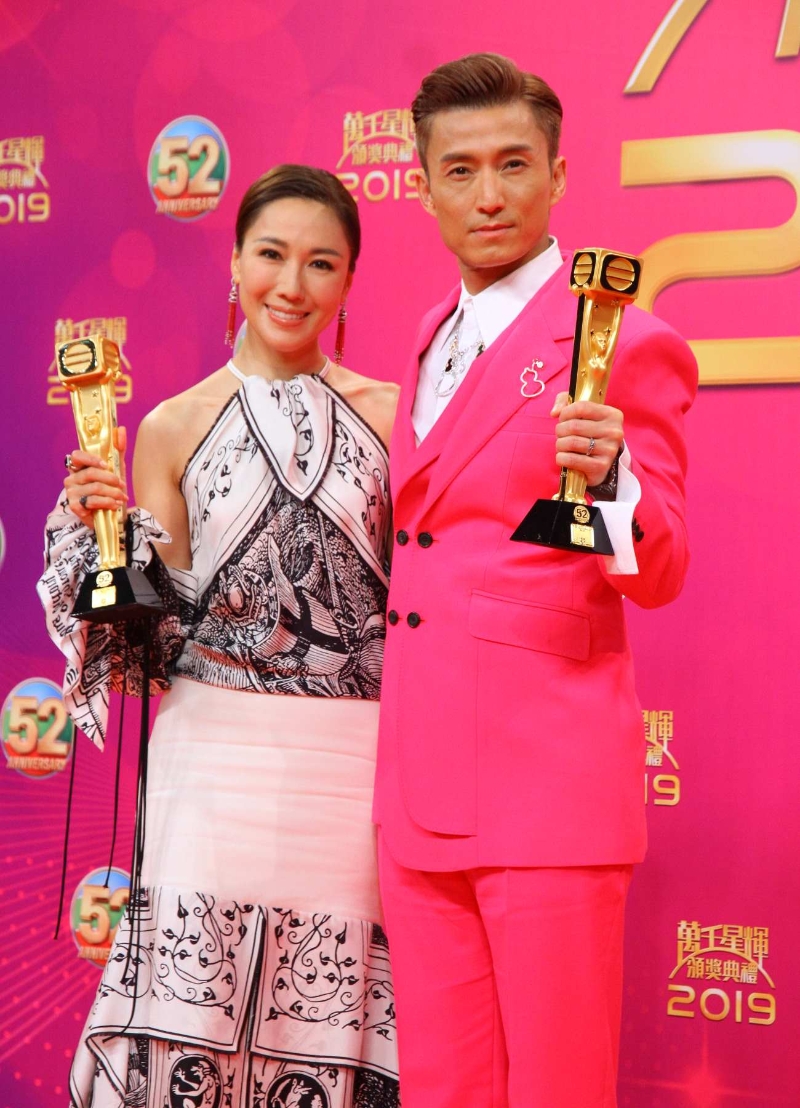 李施嬅（左）与陈山聪凭《金宵大厦》获得最受欢迎电视拍档。