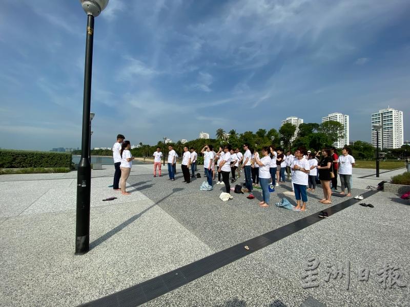 在新加坡同步进行的祈祷活动。