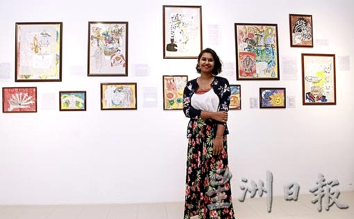 Ruby posing at her "Banana Leaf" painting exhibition several weeks before Thaipusam. Photo courtesy: Sin Chew Daily