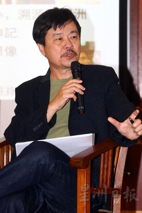 谢裕民在第15届花踪文学奖国际文学研讨会上发表主题演讲“记忆与想象”。
