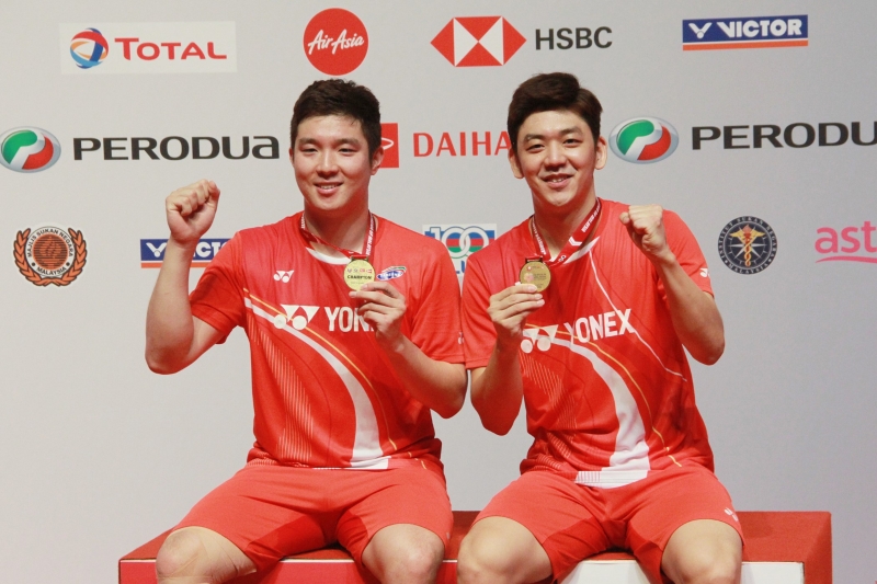 韩国人气球星李龙大（右）与金基正称霸男双赛，夺得两人自2018年复出赛场以来的首个超级500赛冠军，也是本届赛会最让人惊喜的组合。