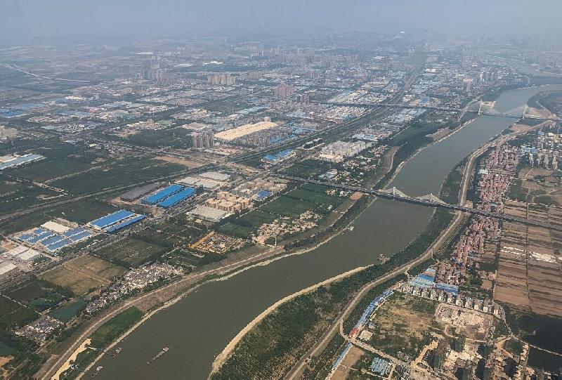 Decades of rapid development has left the Yangtze, the world's third longest river, and its tributaries choked with toxic chemicals, plastic and garbage, threatening the main drinking water source of nearly 400 million people. Photo courtesy: AFP