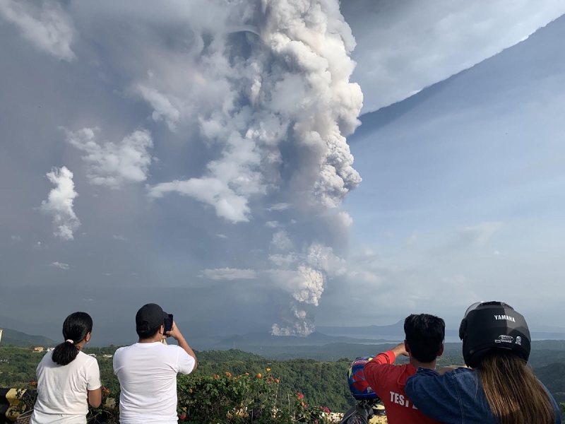 塔阿尔火山位于菲律宾吕宋岛，属于国内第2活跃火山，也是地球上最小的火山，记录了34次喷发。（法新社照片）
