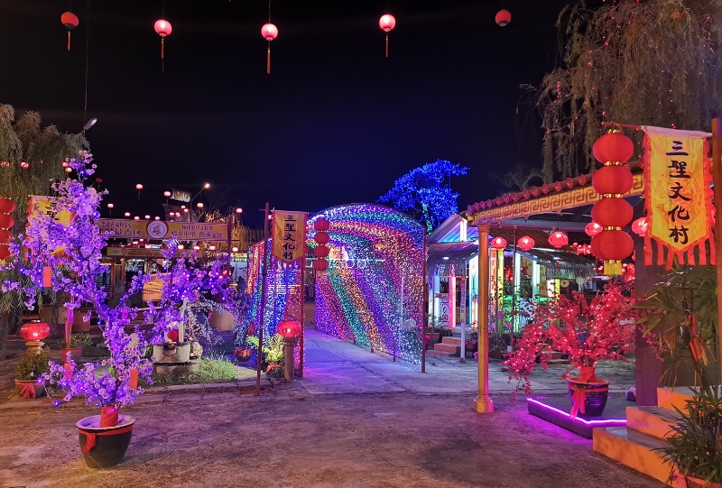 吉打三圣慈善福利中心文化村全场LED彩灯装饰，过亮鼠年。
