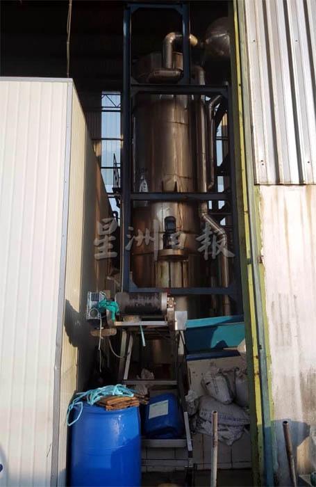 消防員發現工廠生產部的一條排氣管洩漏氨氣。
