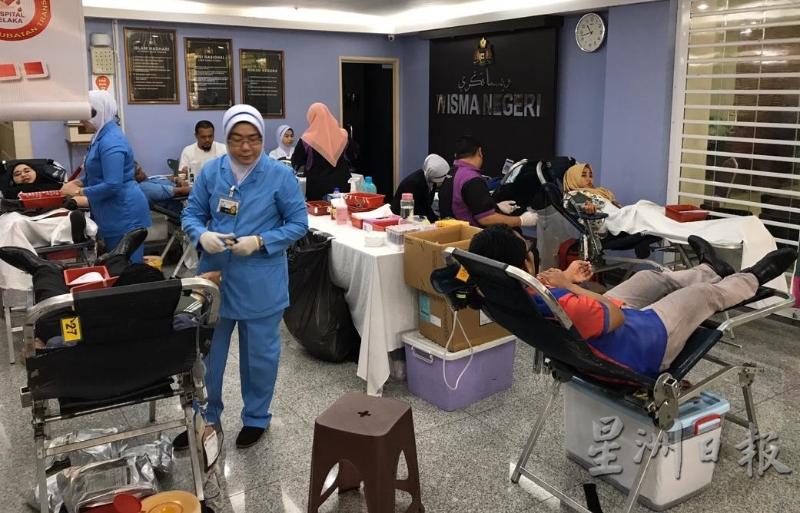 甲中央县土地局首次与卫生局合作举办捐血运动，目标筹集100包血浆充裕血库。
