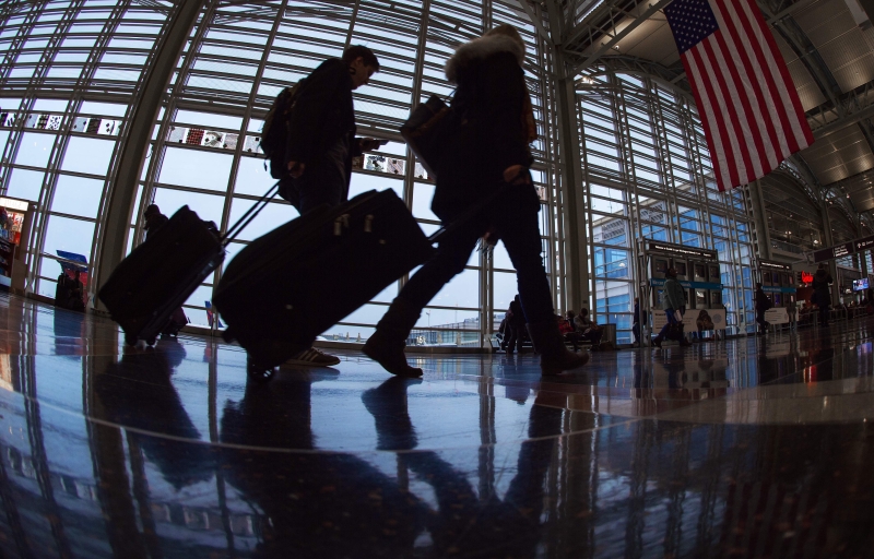 美国开始在国内3大机场加强对来自武汉的旅客的筛查。（图：法新社）