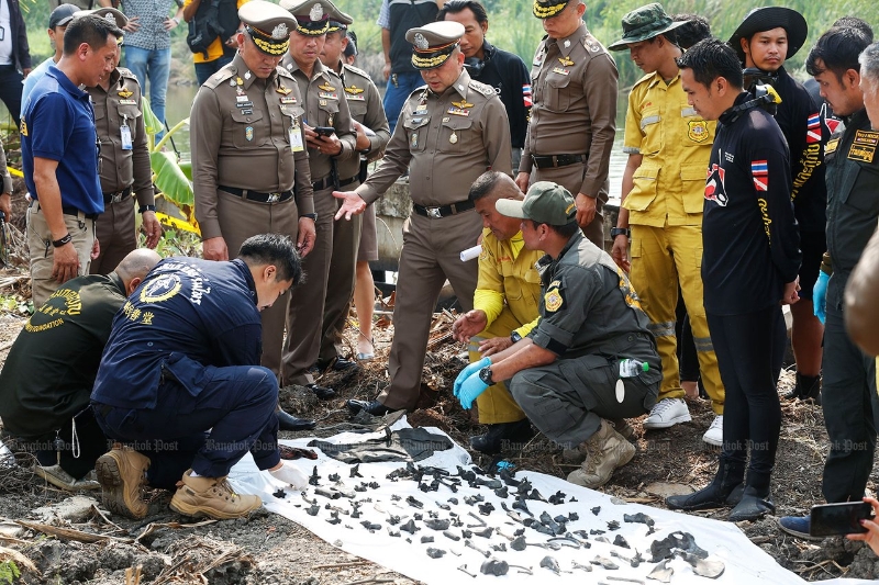 曼谷警方在嫌犯住家附近的池塘捞到288件骨骸。（图取自互联网）