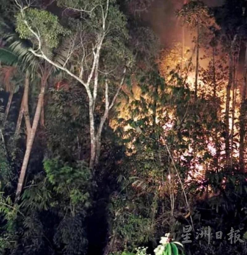 吉北日得拉甘榜旺柏拉森林区6公顷的范围失火。