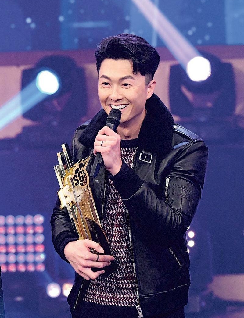 王浩信获两奖，希望今年能唱更多歌回馈乐迷。