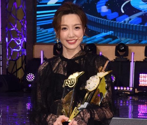 吴若希获得3个奖项，成绩明显不及师妹菊梓乔。 