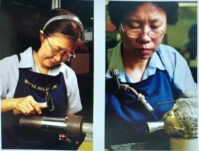 图中妇女们正在制作锡镴手工艺品。（图：受访者提供）