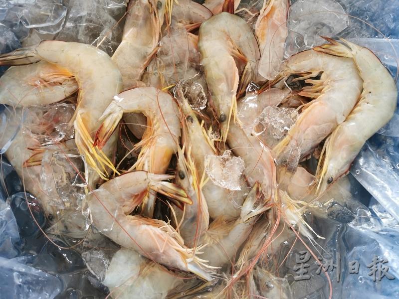 家家户户所准备的年菜，都少不了虾，目前虾的价格每公斤为60令吉左右。